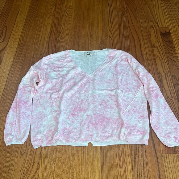 L + t Woman’s Pink Tie Dye V-neck Top Size S - Picture 1 of 5